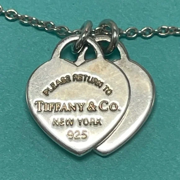 Tiffany & Co. mini double heart necklace in silver - Picture 2 of 9